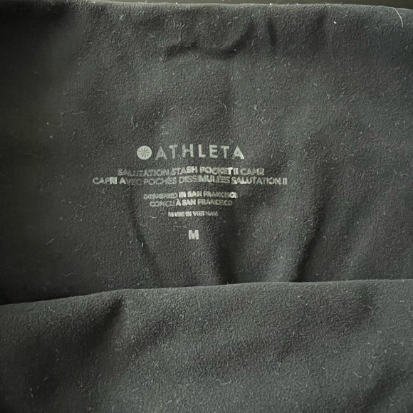 ATHLETA SALUTATION STASH CAPRI - Picture 3 of 4